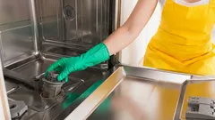 Find ud af, hvordan du hurtigt rengør din opvaskemaskine: bagepulver eller eddike giver perfekte resultater