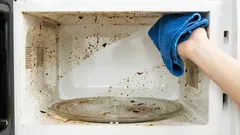 Den nemmeste måde at rengøre indersiden af din mikrobølgeovn på - så den skinner som ny!